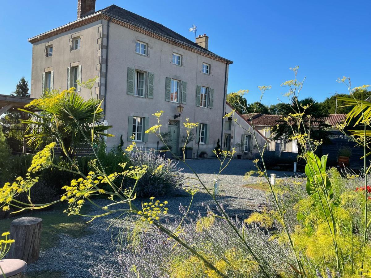 Maison Hirondelles Hotes Mezieres-sur-Issoire Экстерьер фото