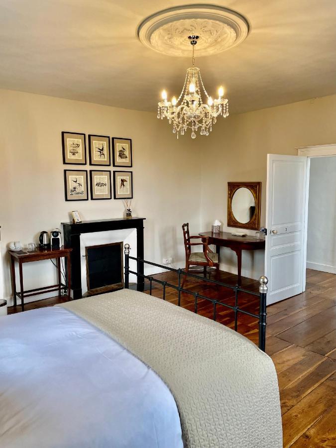 Maison Hirondelles Hotes Mezieres-sur-Issoire Экстерьер фото